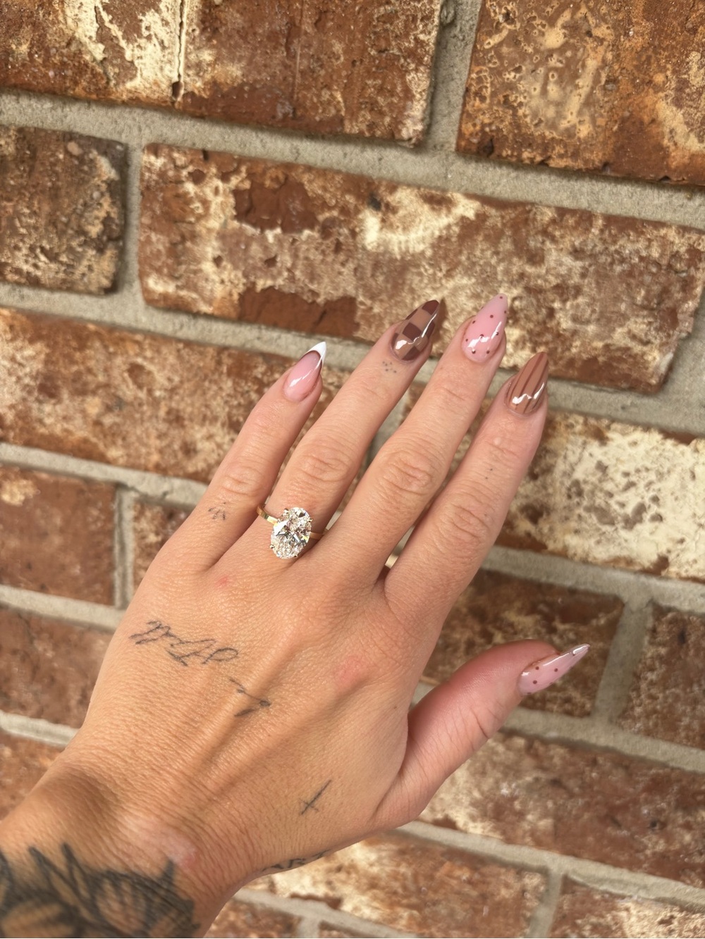 Elegant Oval-Cut Solitaire Ring in Clear Crystal